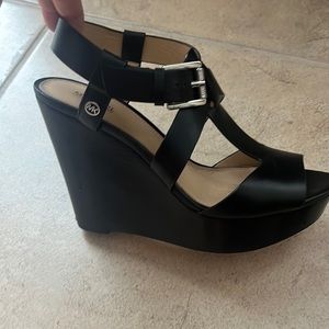 Gently used, very comfortable worn maybe 5 times…. Heel 4 3/4
